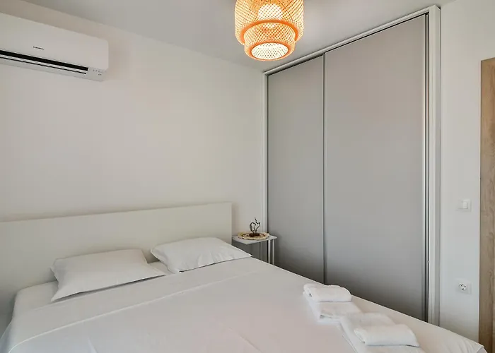 Free Parking Flats With Wifi And Pool * Warna