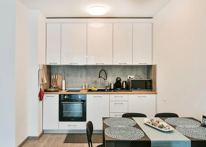 Free Parking Flats With Wifi And Pool Apartament Warna