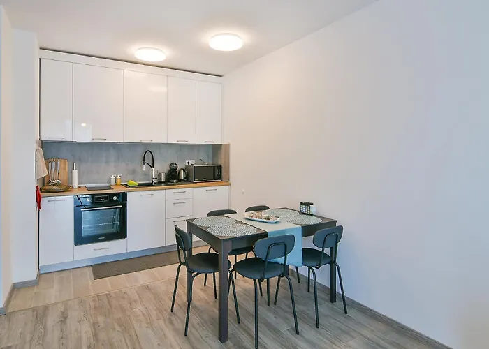 Apartament Free Parking Flats With Wifi And Pool Warna