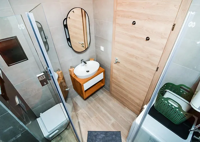 Free Parking Flats With Wifi And Pool * Warna