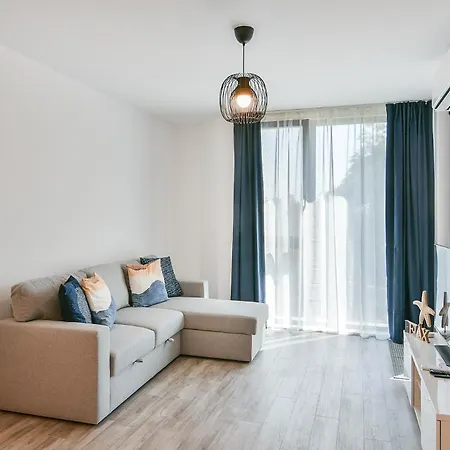 Free Parking Flats With Wifi And Pool Apartment