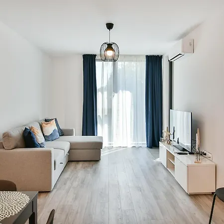 Free Parking Flats With Wifi And Pool *