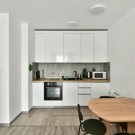 Апартаменти Free Parking Flats With Wifi And Pool *