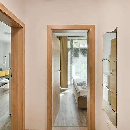 Free Parking Flats With Wifi And Pool Apartment *