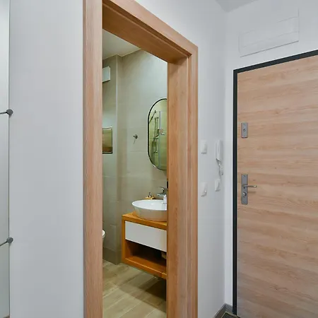 Free Parking Flats With Wifi And Pool Apartment *