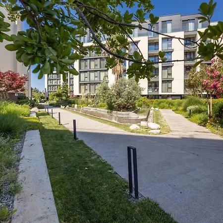 Free Parking Flats With Wifi And Pool Apartment *